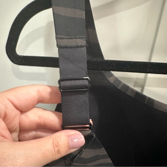 KNIX Catalyst Sports Bra High Impact NEW Size 8 (40D - 40E) Zebra print Black - Picture 11 of 12